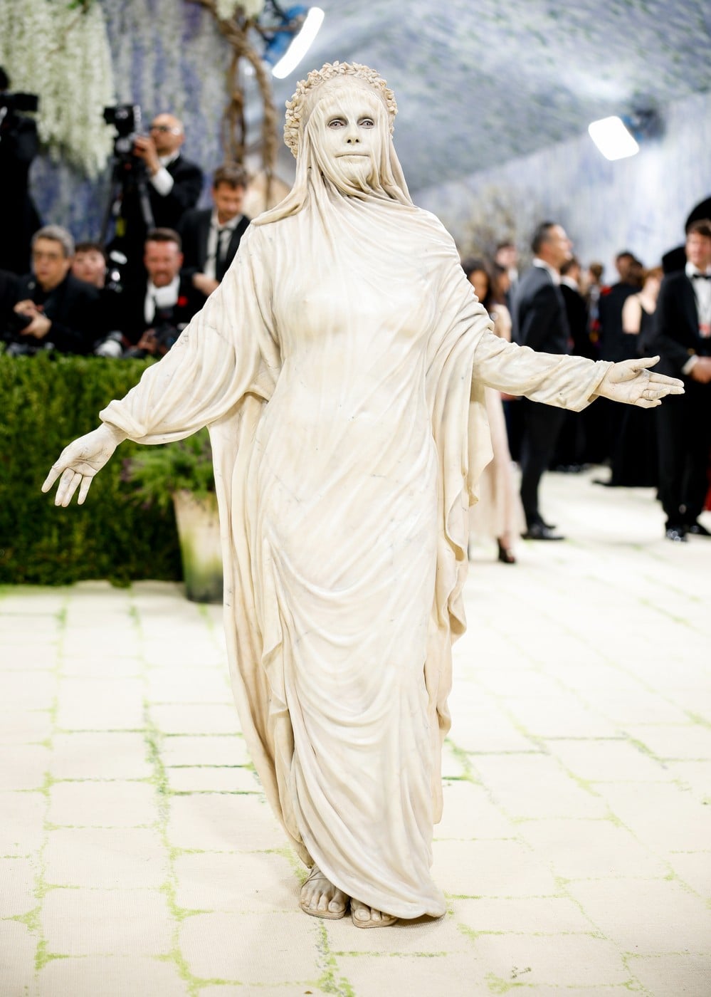 Vedete pe „covorul pietruit” la Met Gala 2026. De la rochii impresionante la alegeri controversate