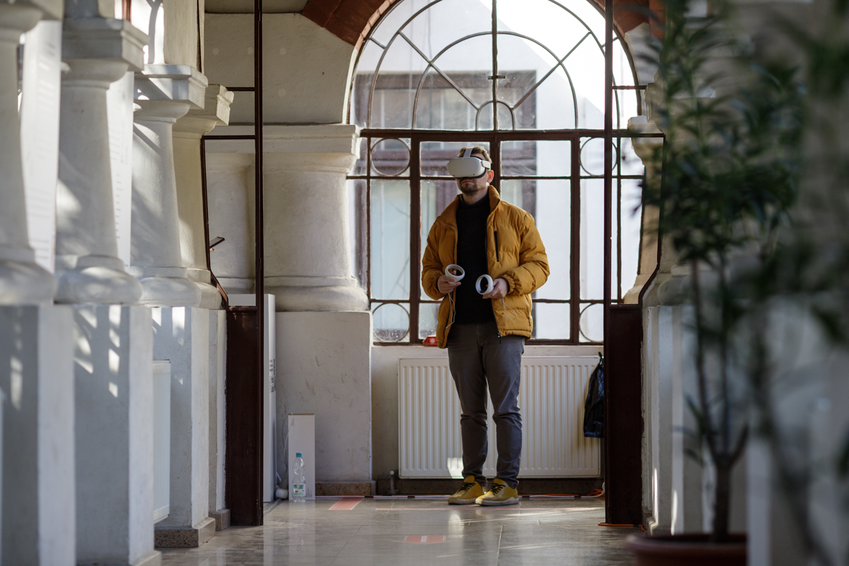 Viața copiilor instituționalizați la Sighet, văzută prin tehnologia VR. „Erau privați de lucruri absolut normale pentru noi, cum ar fi să privească stelele” 
