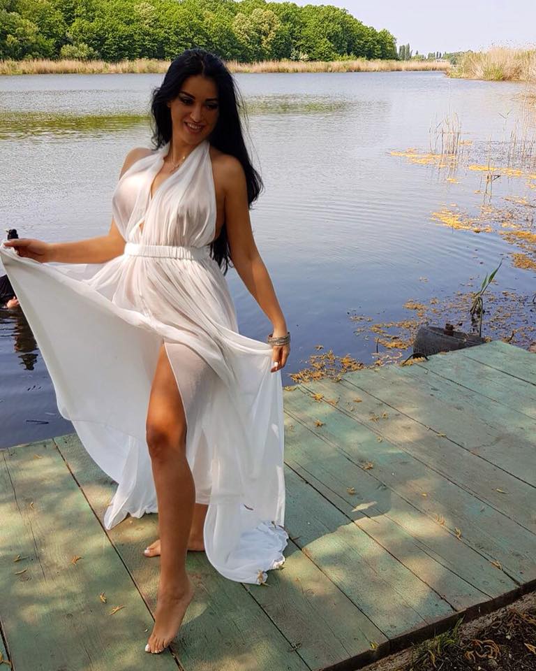 Elena Ionescu, super activă, deși e însărcinată în 7 luni. Filmează de zor | FOTO