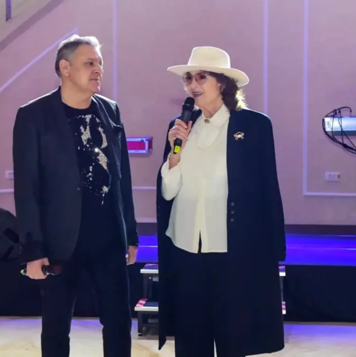 Cum a venit îmbrăcată Angela Similea la concertul organizat de Ovidiu Komornyik. Toate privirile au fost ațintite asupra artistei