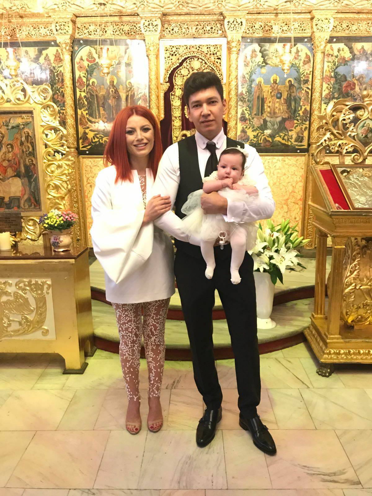 FOTO | Situație neașteptată la botezul fetiței Elenei Gheorghe. Ce s-a întâmplat cu micuța?