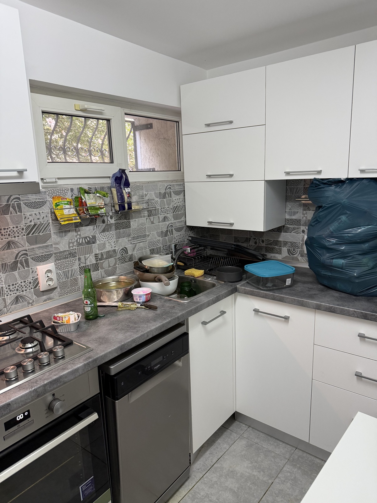 Imagini înainte și după cu apartamentul pe care Calina Dumitrescu l-ar fi distrus. Proprietara rupe tăcerea: „O pune pe mama ei sa se ocupe de mizeria pe care ea o face”
