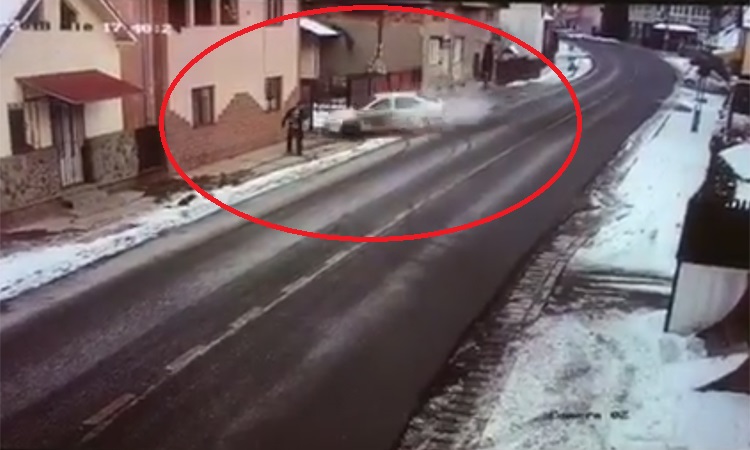 VIDEO | Pieton ucis într-un accident în Maramureș. A fost spulberat de o mașină scăpată de sub control