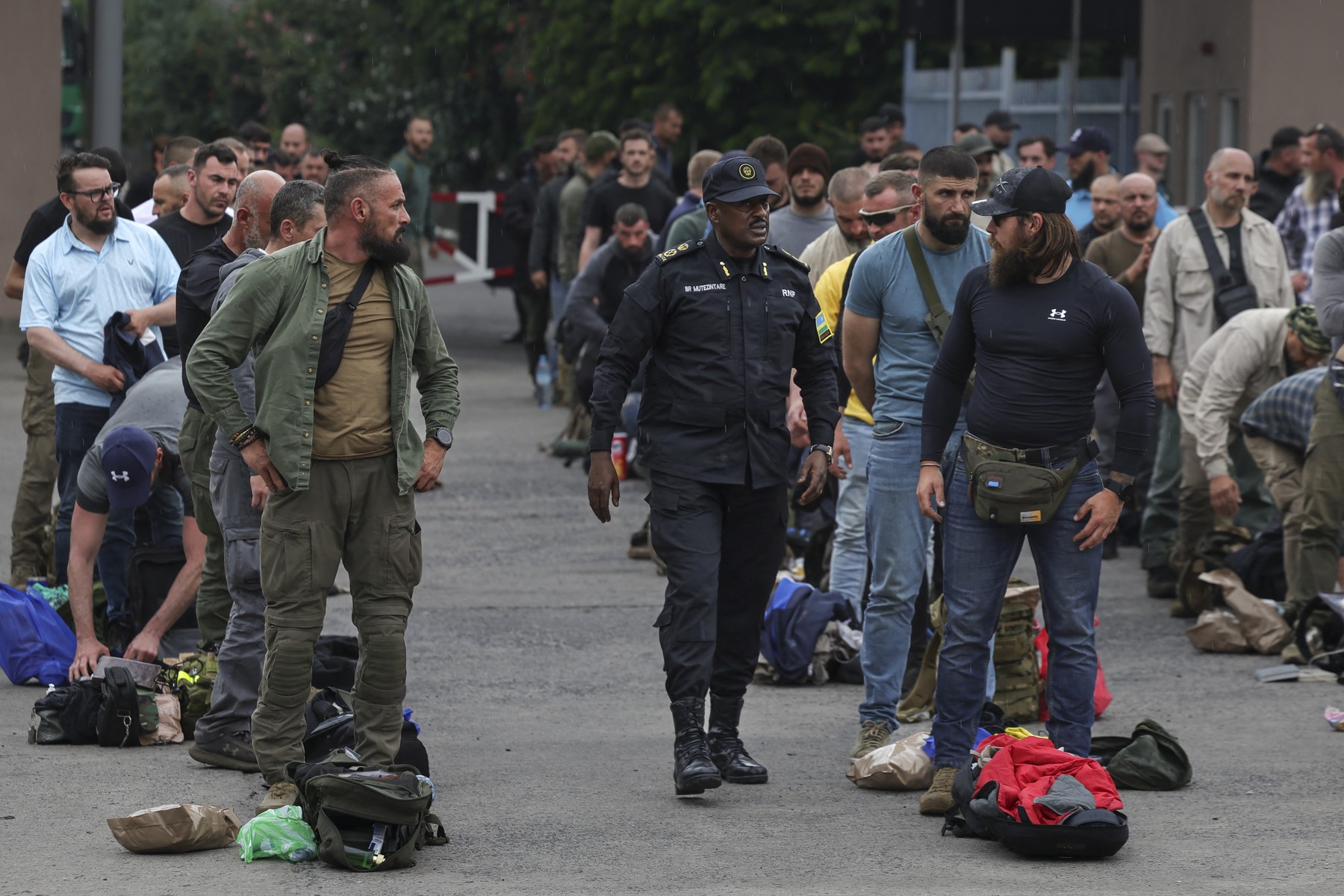 Imagini dezolante cu cei 280 de mercenari români care s-au predat rebelilor M23, în Congo: „Rolul lor a agravat și mai mult conflictul”