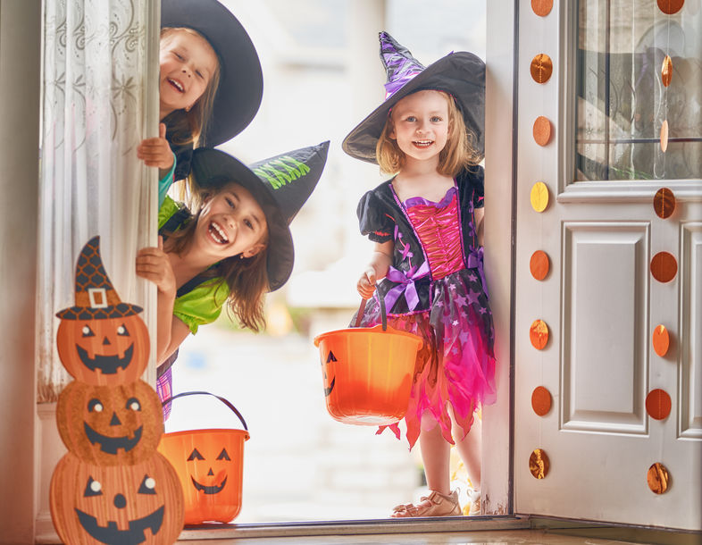 Idei pentru decorațiuni de Halloween - cele mai înfricoșătoare, dar amuzante aranjamente