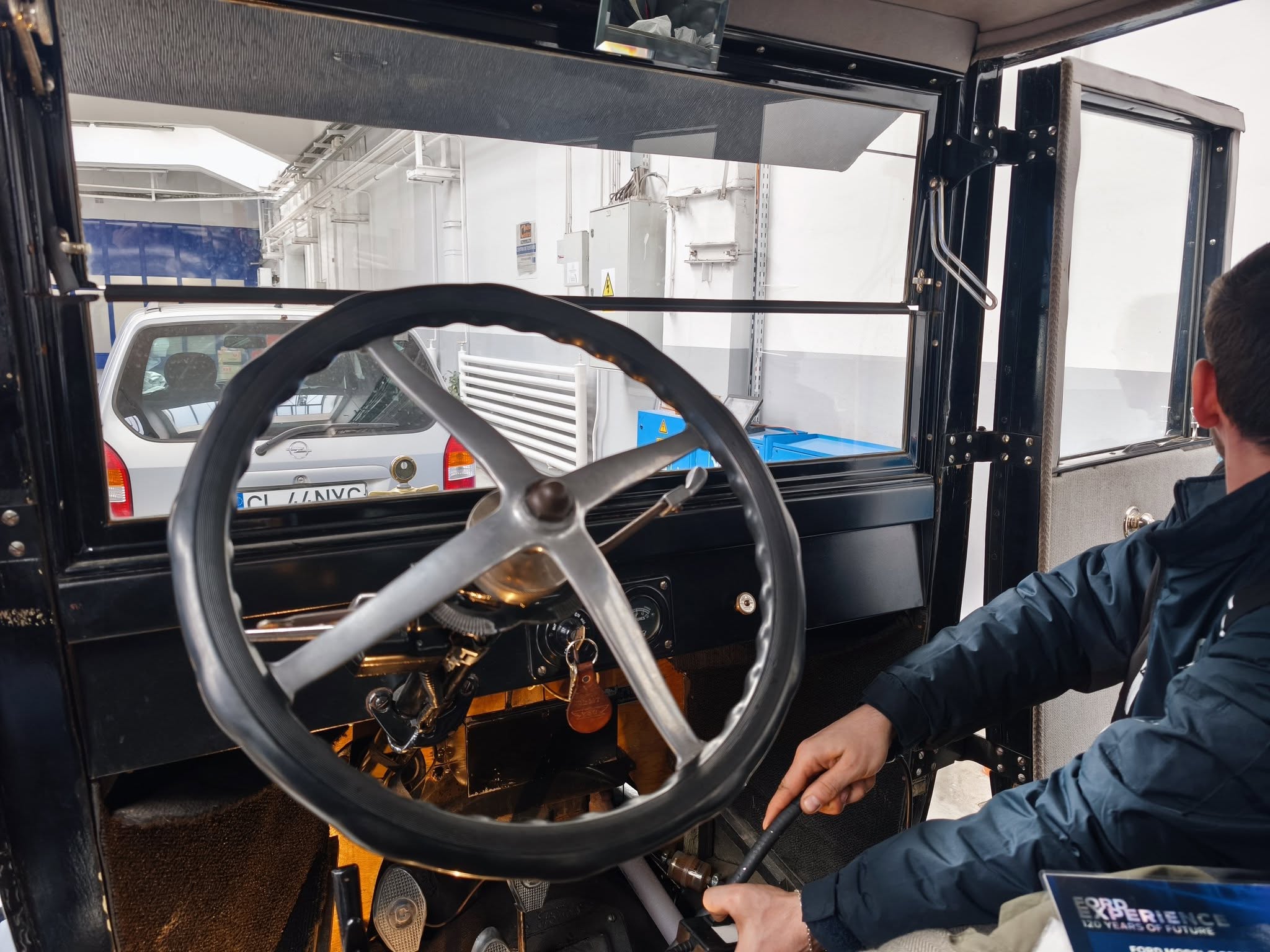 Un șofer a adus la RAR un autovehicul vechi de peste 100 de ani: „Așa arăta inovația”