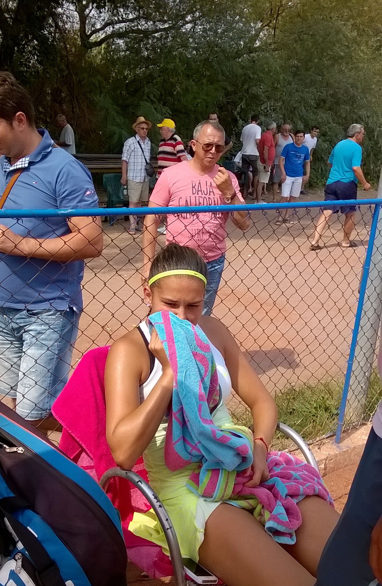 Numele lui Ilie Năstase, batjocorit la Arad! Organizare groaznică a turneulul ITF de 10.000 de dolari găzduit de orașul de pe Mureș. ^Spectatorii au urmărit meciurile printre ciocane, menghine și alte ”minunății”! / GALERIE FOTO
