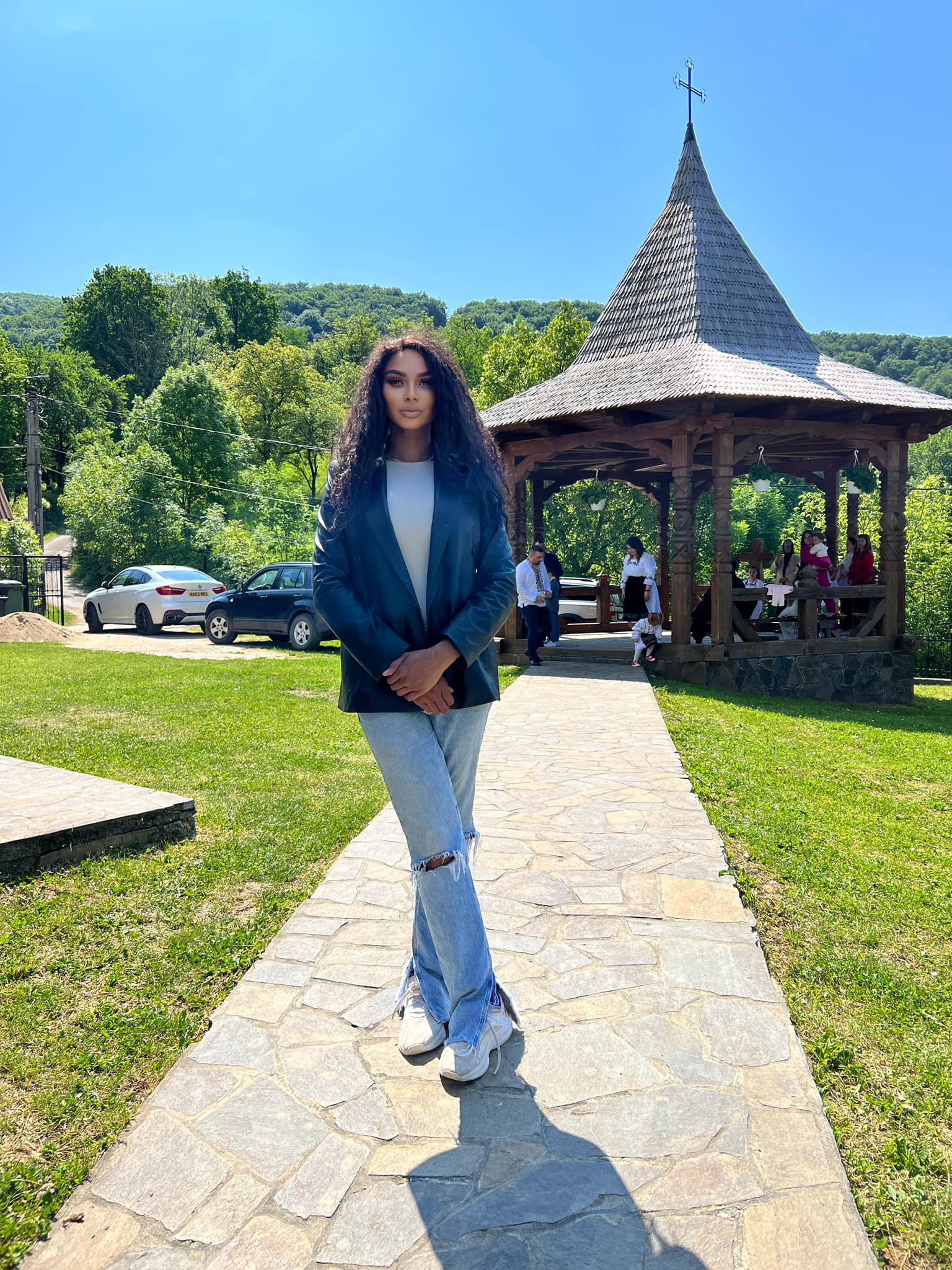 Laurette Atindehou, imobilizată la pat luni întregi din cauza unei intervenții estetice: „Am ajuns să nu pot să merg”