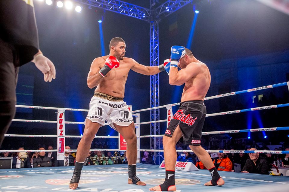Meci de titlu mondial la Superkombat Ploiești! Programul complet al galei