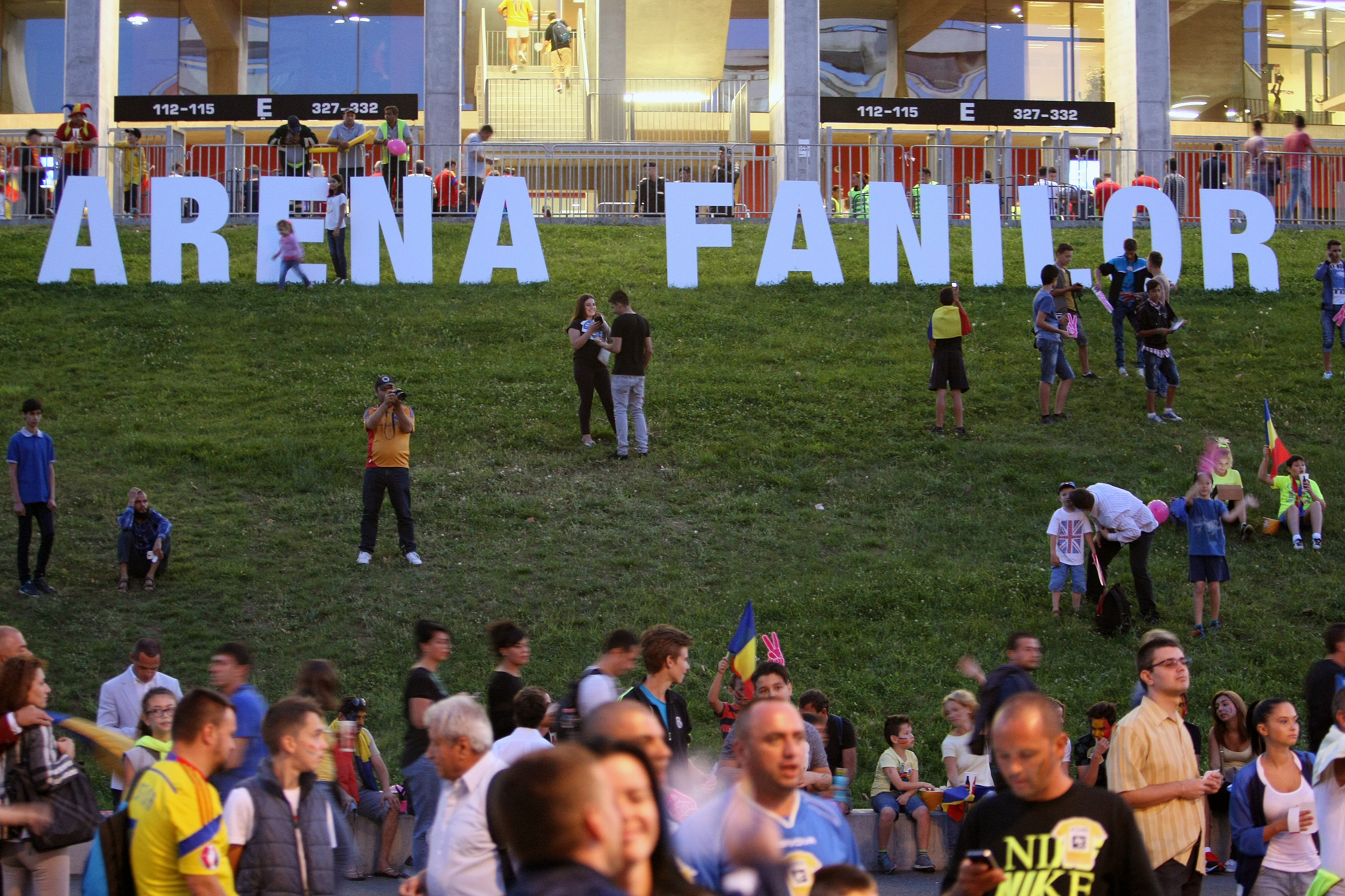PRELIMINARIILE EURO 2016, ROMÂNIA - GRECIA 0-0. Tricolorii nu au mai găsit calea spre gol din luna martie. Tremurăm în continuare pentru calificare. Elevii lui Iordănescu rămân pe locul 2 în grupă, la trei puncte în faţa Ungariei