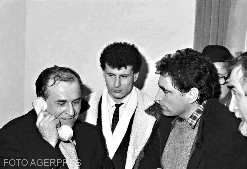 Imagini de la ultimele apariții ale lui Ion Iliescu. Cum arăta în 2022, când s-a întâlnit cu Ionuț Vulpescu, ultimul lui consilier prezidențial