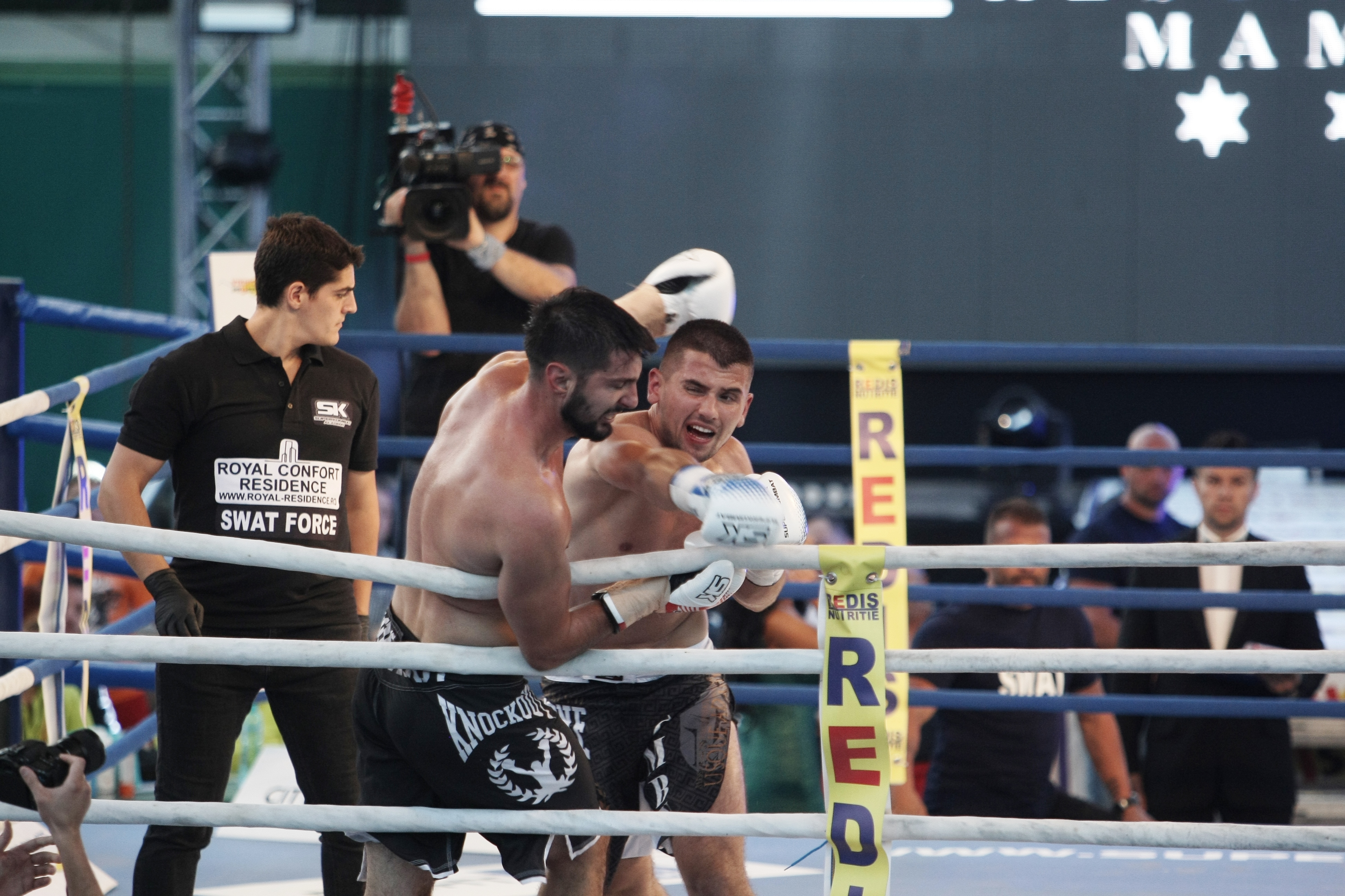 Superkombat. Seară cu pumni și cu picioare, dar nu de domnișoare! Bacary Sagna a venit la show | REZULTATELE GALEI