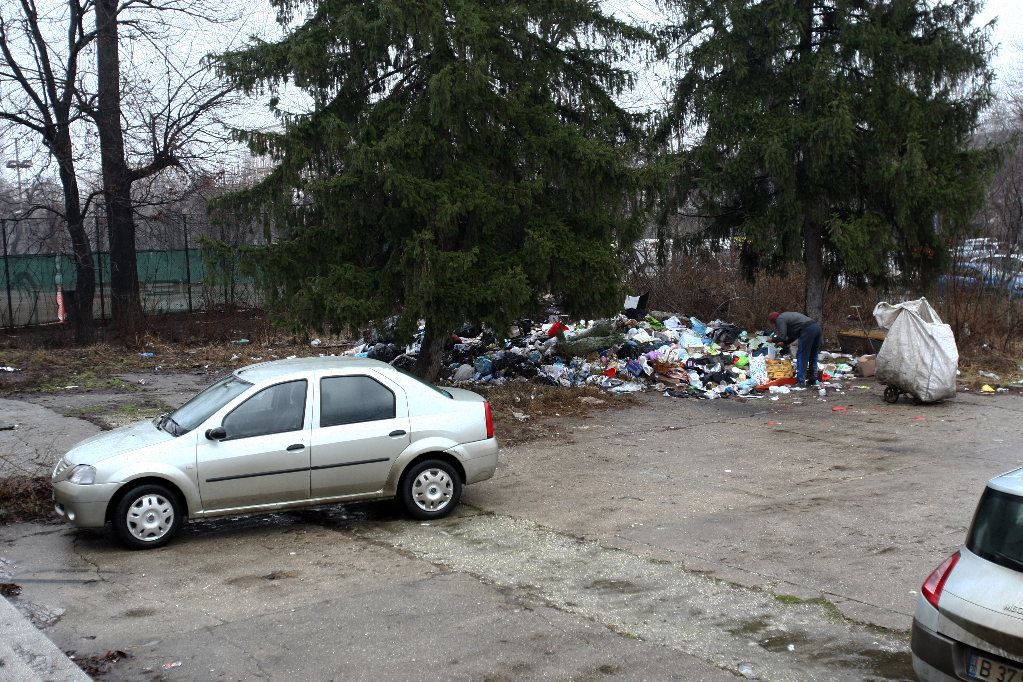 Patinoarul "Flamaropol" e o ruină. Reconstrucția întârzie / GALERIE FOTO