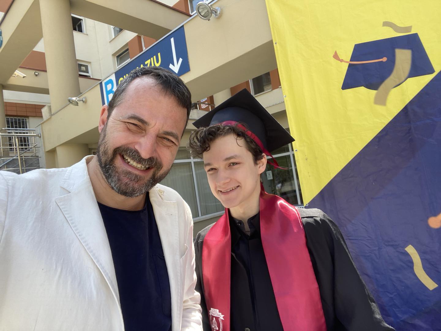 Andrei Aradits își crește singur băiatul, după ce a divorțat și soția a plecat în India: „Fii-miu trebuie să dea Bac-ul”