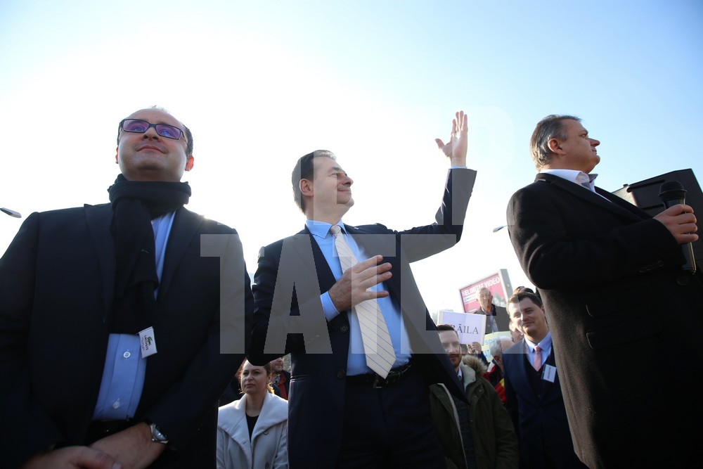 Protest la Parlament, împotriva măsurilor luate de Executiv / FOTO&VIDEO