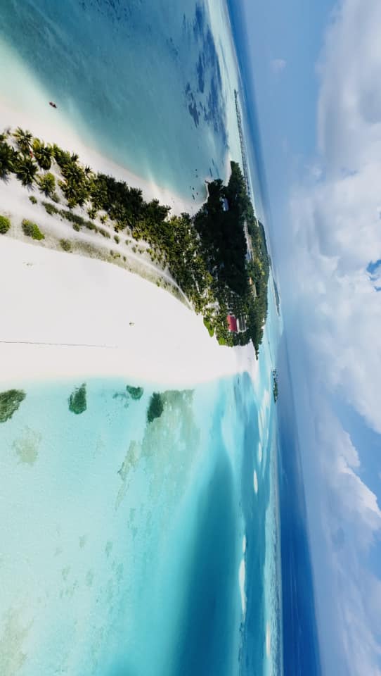 Ce s-a întâmplat în vacanța Corinei Caragea în Maldive. Prezentatoarea s-a plâns fanilor: „E sezon uscat acum. Cică”