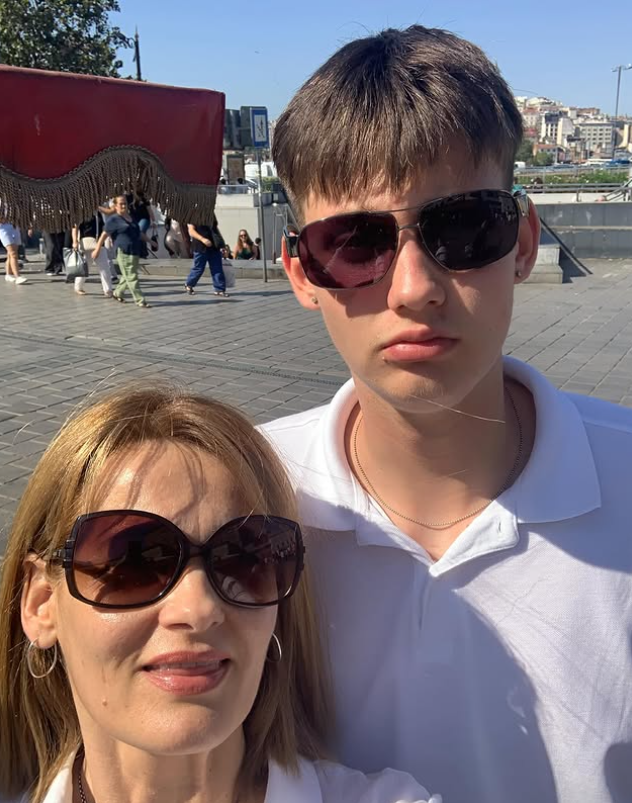 Ședința foto uimitoare făcută de Elvira Deatcu la 53 de ani. „Pe la 30-40 de ani n-aș fi cutezat să mă afișez așa goluță”