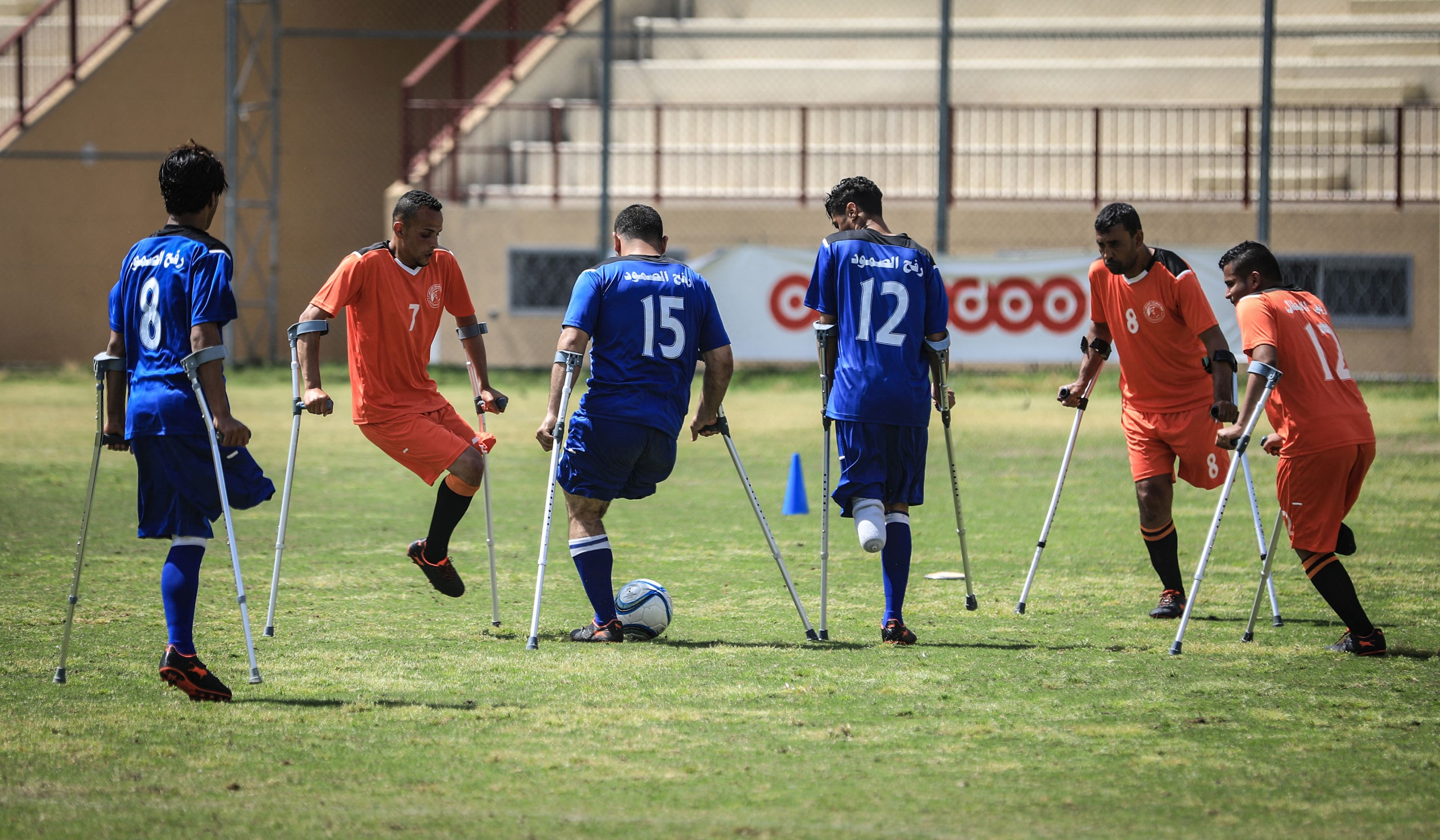 Bărbații din Gaza cu picioarele amputate își caută alinarea în fotbal | GALERIE FOTO