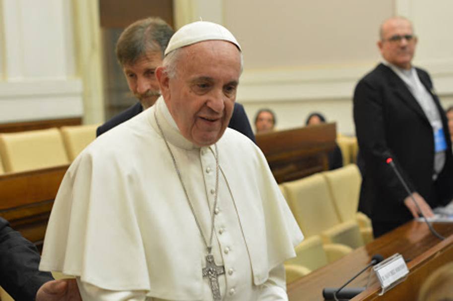 Papa Francisc l-a primit în audiență pe Maradona. Ce alte glorii au mai fost la Vatican / GALERIE FOTO