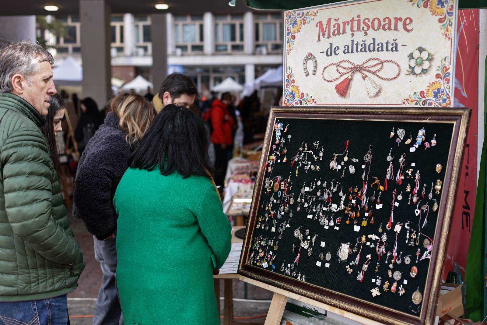 De la mărțișoare handmade la adevărate bijuterii din aur și argint: ce prețuri găsești la Târgul Mărțișorului 2026