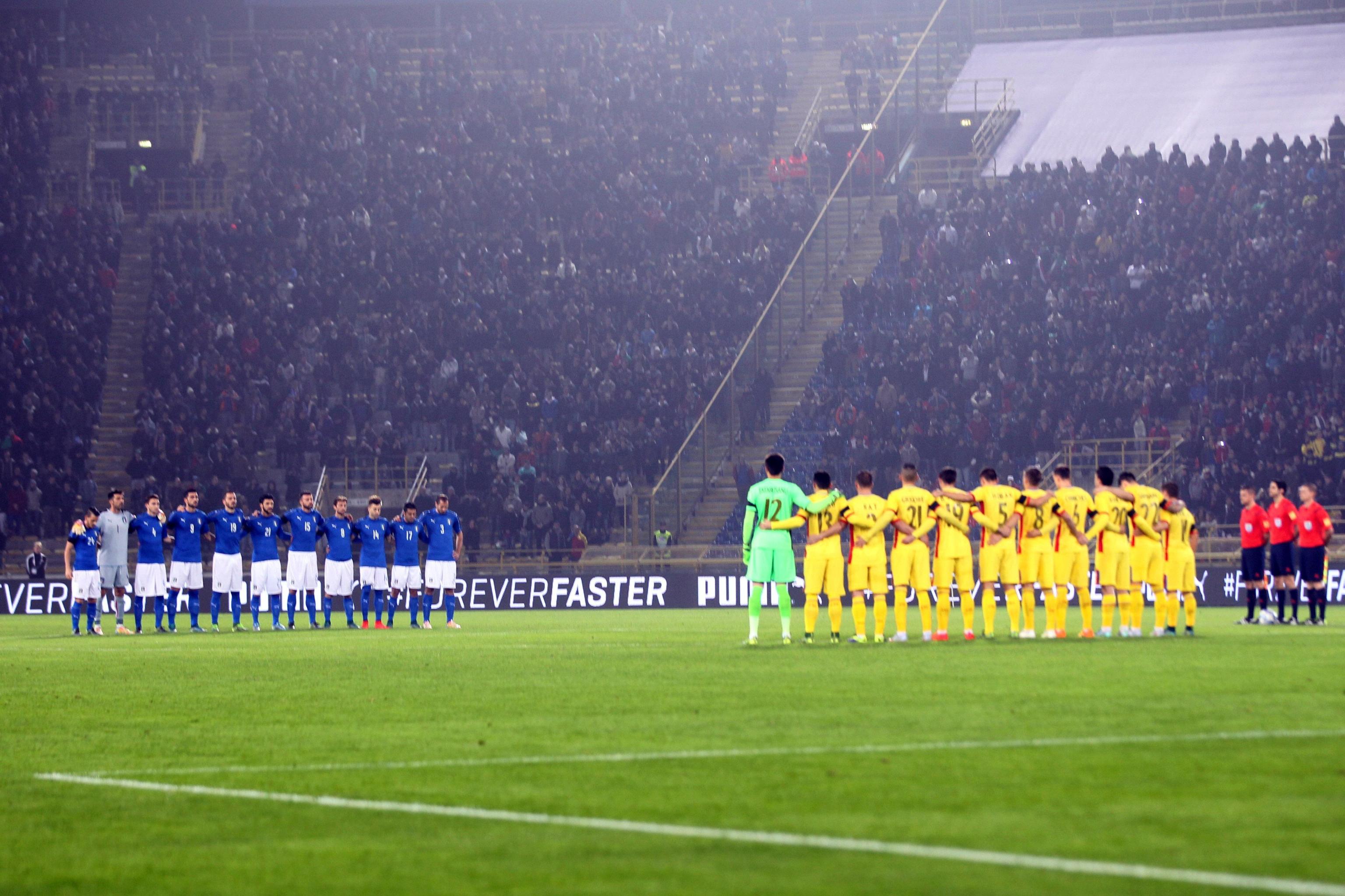 Ameninţare teroristă falsă înaintea meciului amical Italia-România, 2-2, desfăşurat marți seara, la Bologna. ^”Nu mai jucaţi partida, Allah este mare!” / GALERIE FOTO
