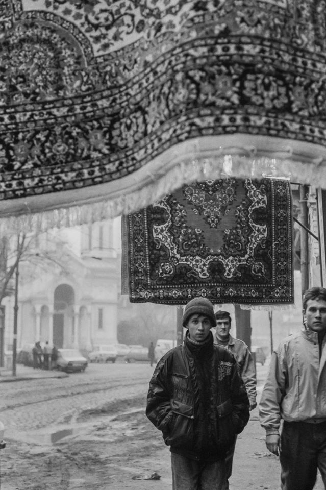 Bucureștiul liber de acum 30 de ani, fotografiat de un japonez aventurier: “Am văzut mulți oameni frumoși și liberi în acele zile”