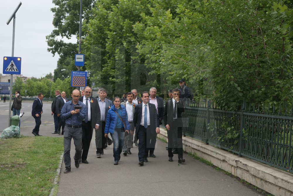 FOTO | Ludovic Orban, după moțiunea de cenzură: ”Sfârșitul lui Dragnea este aproape!”