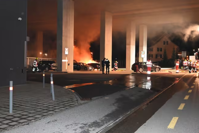 Un pompier elvețian este acuzat că a declanșat 8 incendii, apoi a sosit să le stingă alături de echipele de intervenție: „Plictiseală și frustrare”