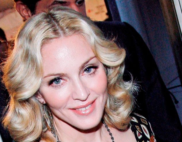 FOTO | Madonna și-a schimbat radical look-ul. Nu o mai recunoști!