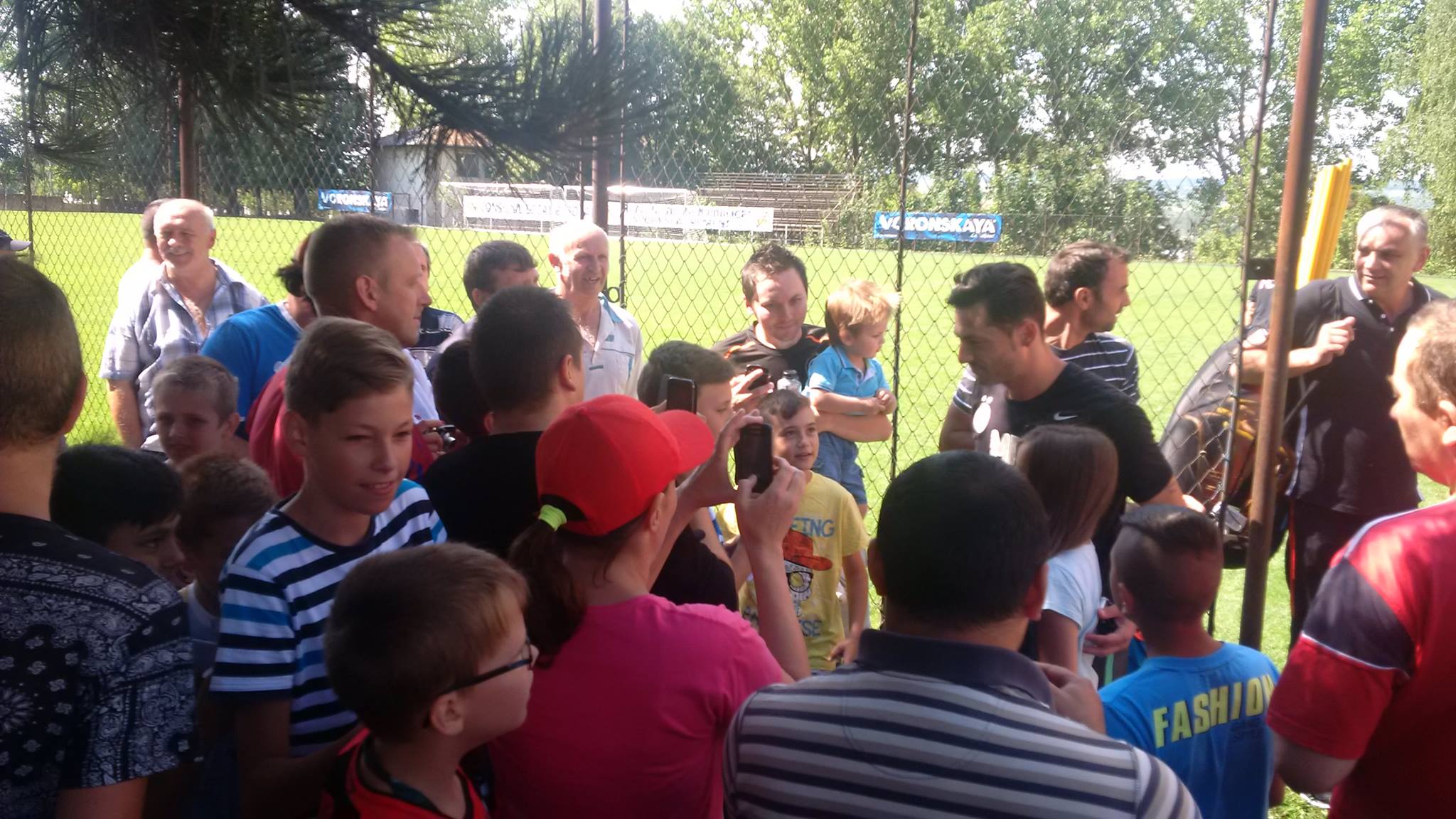 Liga I: FC Botoșani - Steaua 0-1. Gazdele au dominat cvasitotal, ”Brad Pitt” Tudor le-a refuzat măcar un penalty! Campioana, îngrămădită în propria jumătate, a luat o puzderie de ”galbene”. ^Indezirabilul Iancu, gol superb, dintr-o ”liberă” ușor acordată! În Serbia, Novi Pazar - Partizan 3-2!