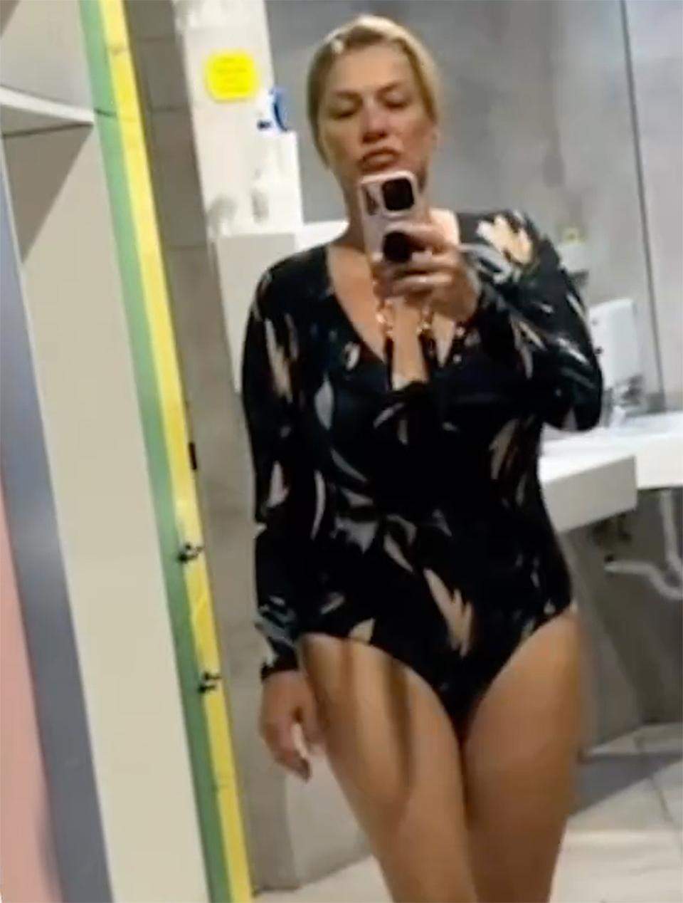 Cum arată Cristina Cioran în costum de baie. Vedeta a devenit mamă a doua oară în urmă cu 6 luni