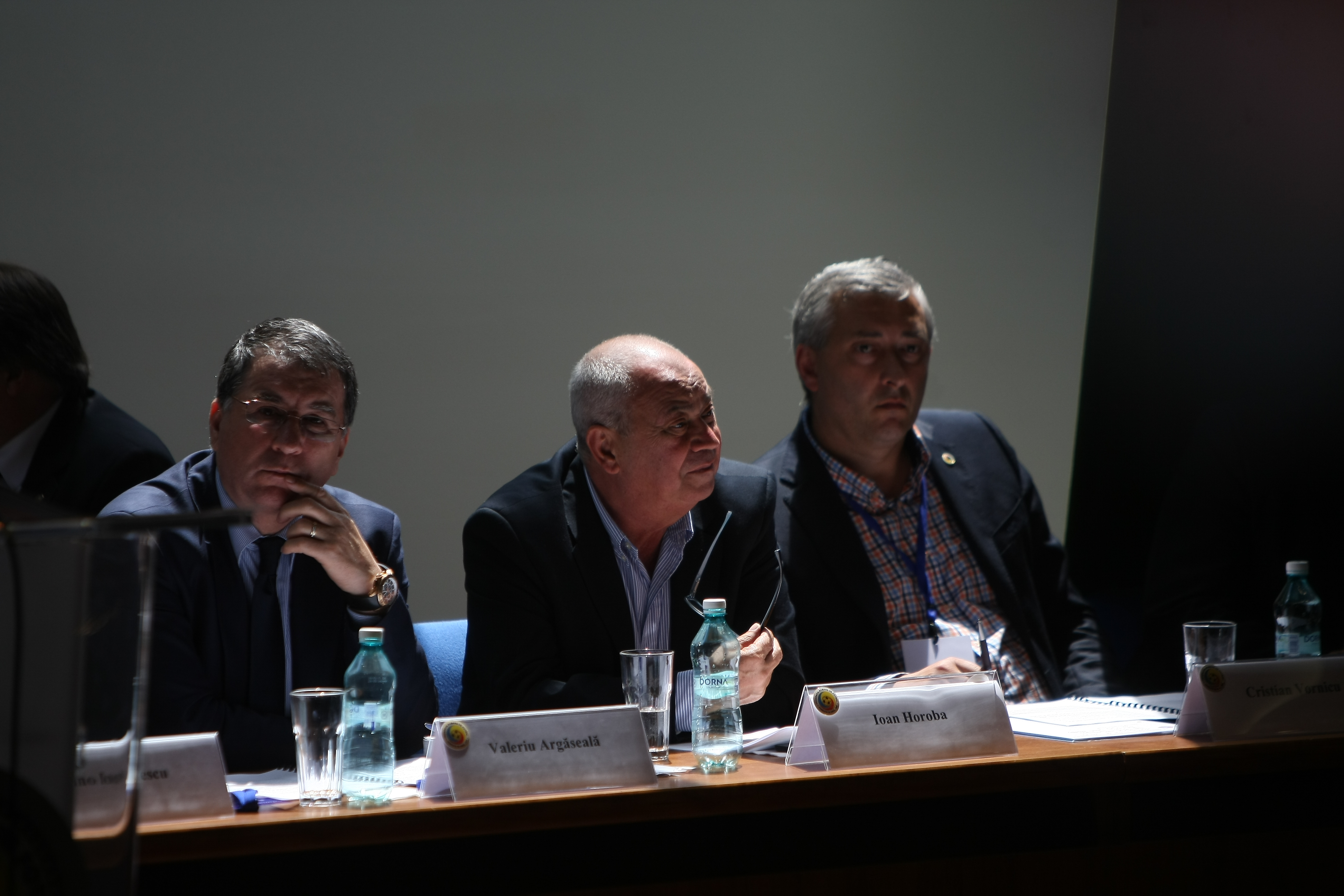 Burleanu, PE VIAŢĂ la FRF. 4 milioane €, "EVAPORAŢI". Sandu, DECAPITAT