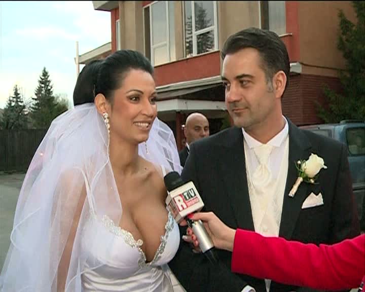 Nicoleta Luciu, surprinsă alături de cei patru copii. Fiul cel mare a depășit-o la înălțime pe mama lui