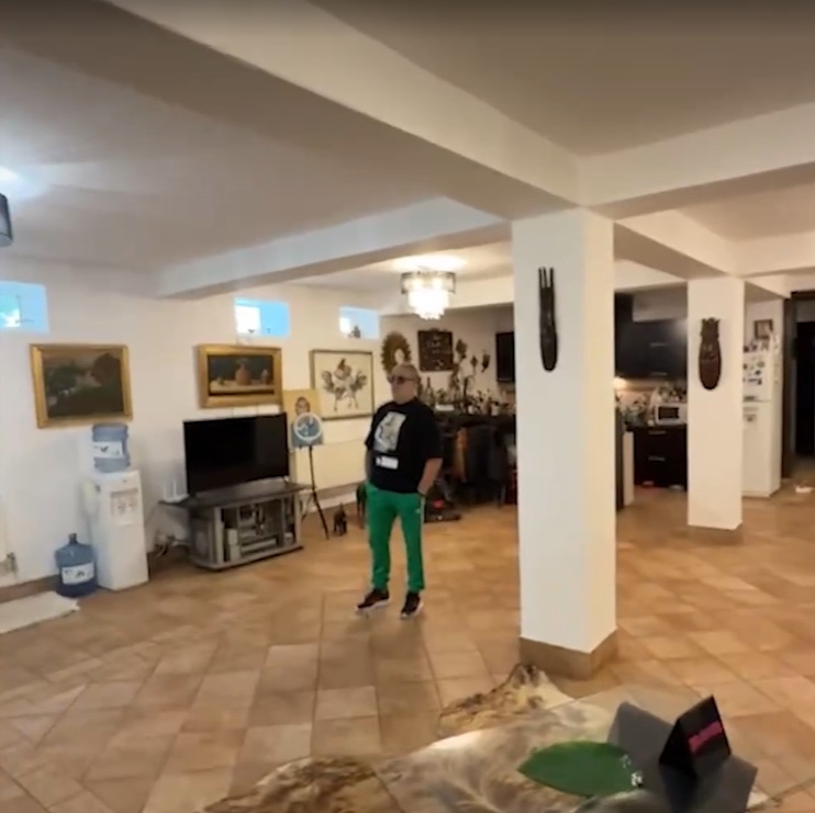 Imagini din casa în care locuiește Serghei Mizil în Snagov. Vila de lux e pe malul lacului și e estimată la aproape un milion de euro