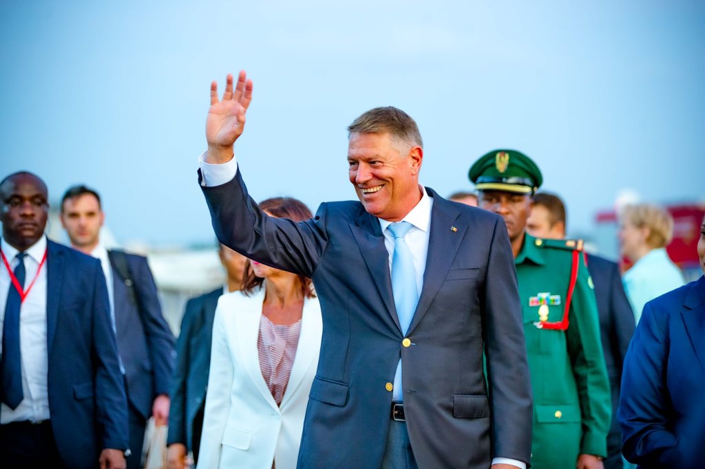 Klaus Iohannis, în Tanzania, a doua țară vizitată în turneul din Africa. Cum a fost întâmpinat - VIDEO