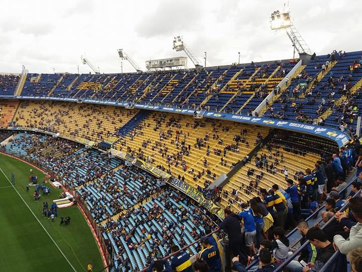 Nebunii de la nivelul al treilea al peluzei de pe celebrul "La Bombonera" au făcut tribuna să se miște ca la un seism. Cutremurul produs de "barras bravas"