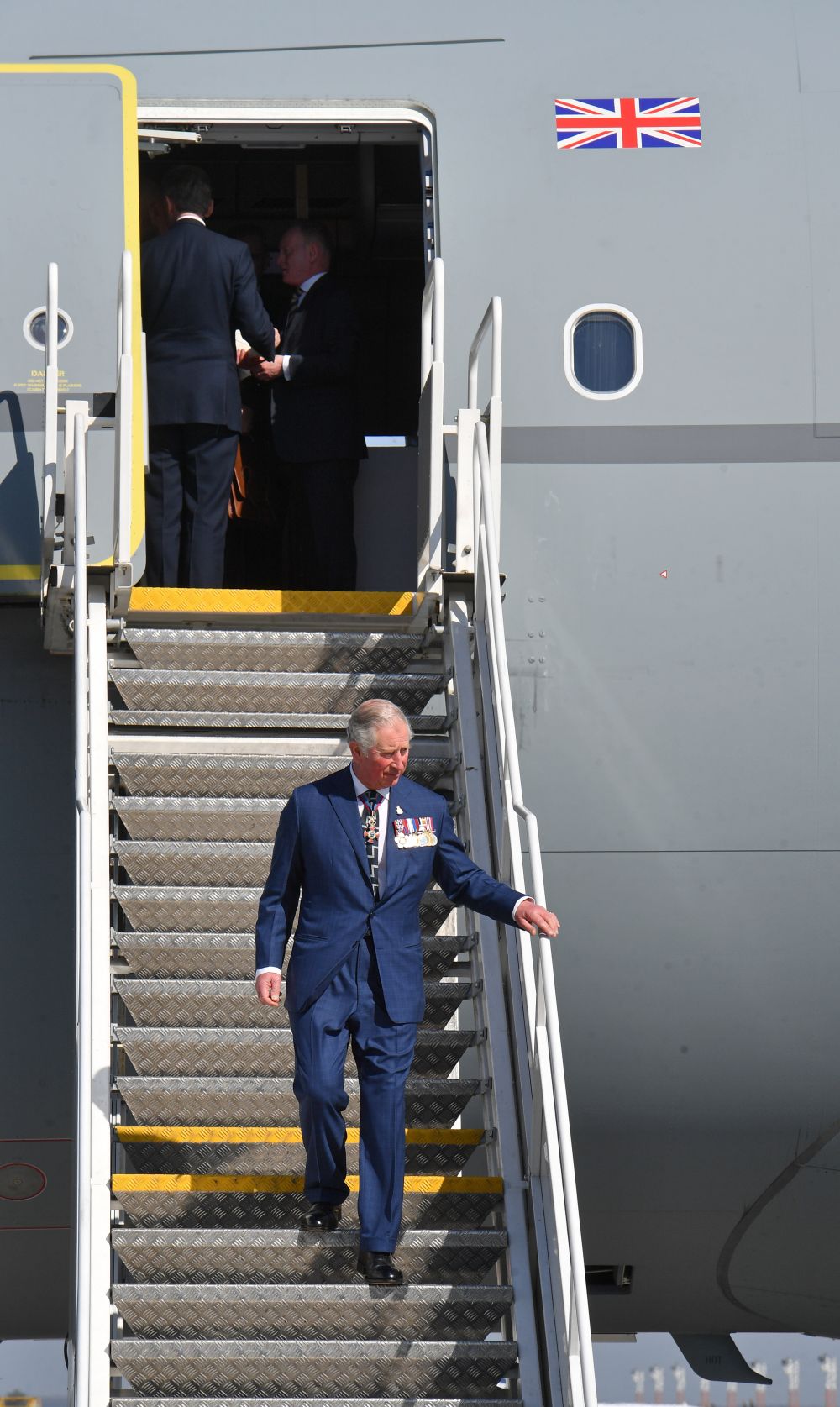 VIDEO & FOTO / Prinţul Charles, în România. Moștenitorul Coroanei Britanice a fost decorat de președintele Klaus Iohannis
