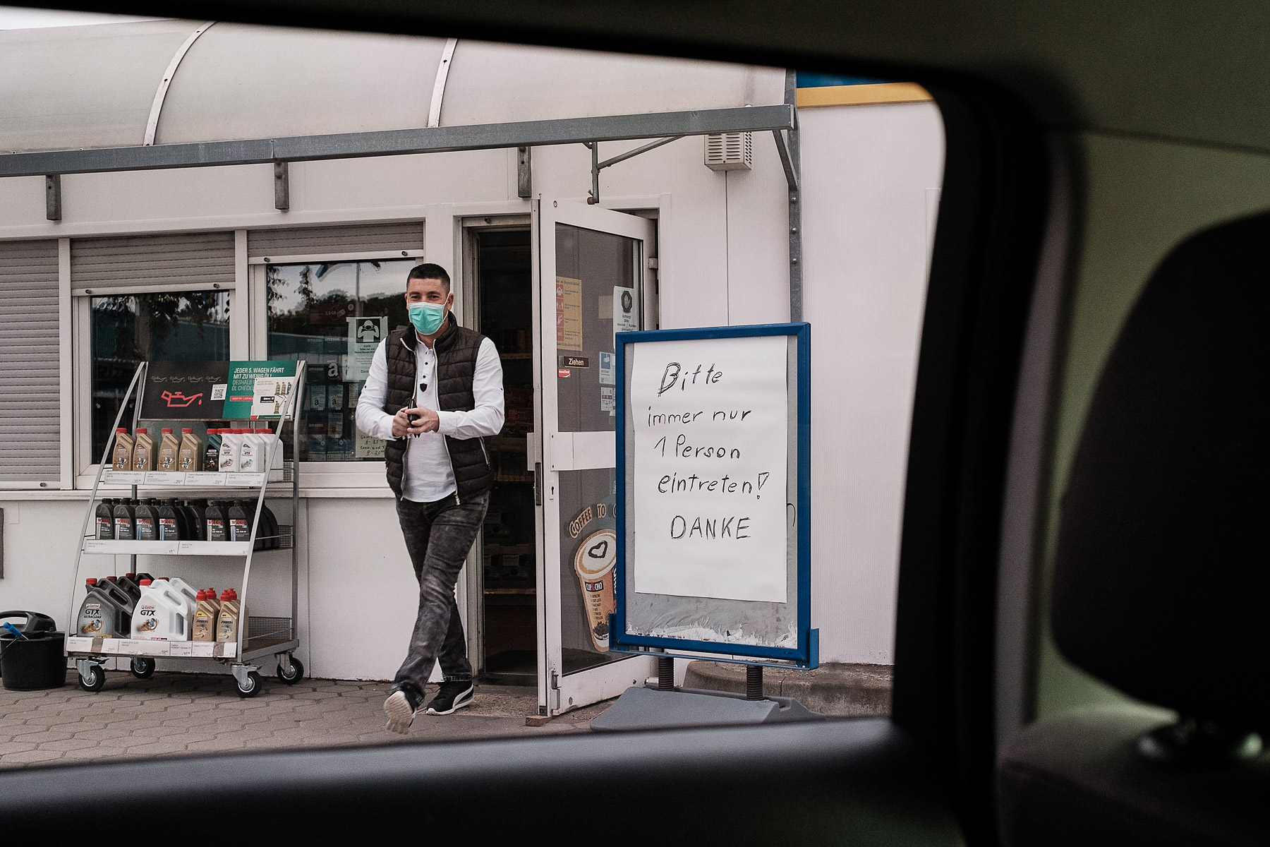 Reportaj din Germania | Părinți și copii despărțiți de granițe: “Avem de toate aici, în afară de copii” și “Când dă prima zăpadă, vine tati meu acasă”﻿