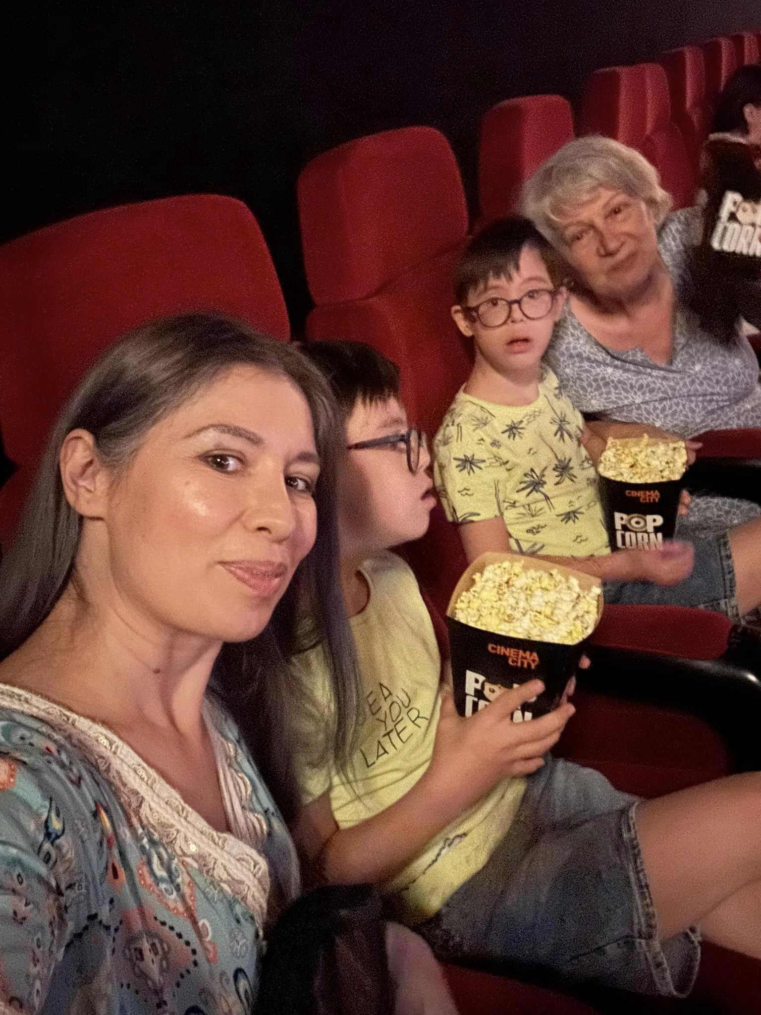Gemenii Cristinei Bălan au împlinit 11 ani. Cum au sărbătorit băieții alături de familia lor. „Las aici și câteva imagini cu noi toți”