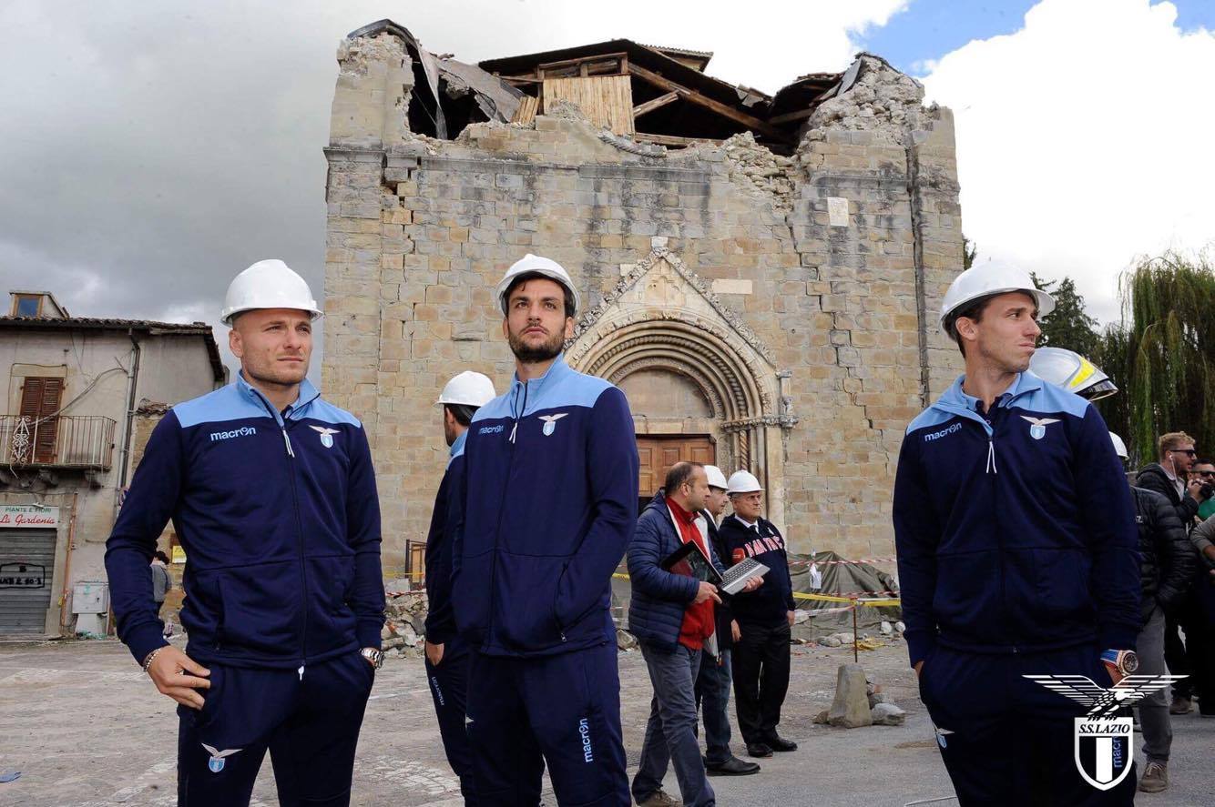 Ștefan Radu și colegii de la Lazio au mers să vadă dezastrul de la Amatrice. Patronul Lotito a copilărit acolo | GALERIE FOTO