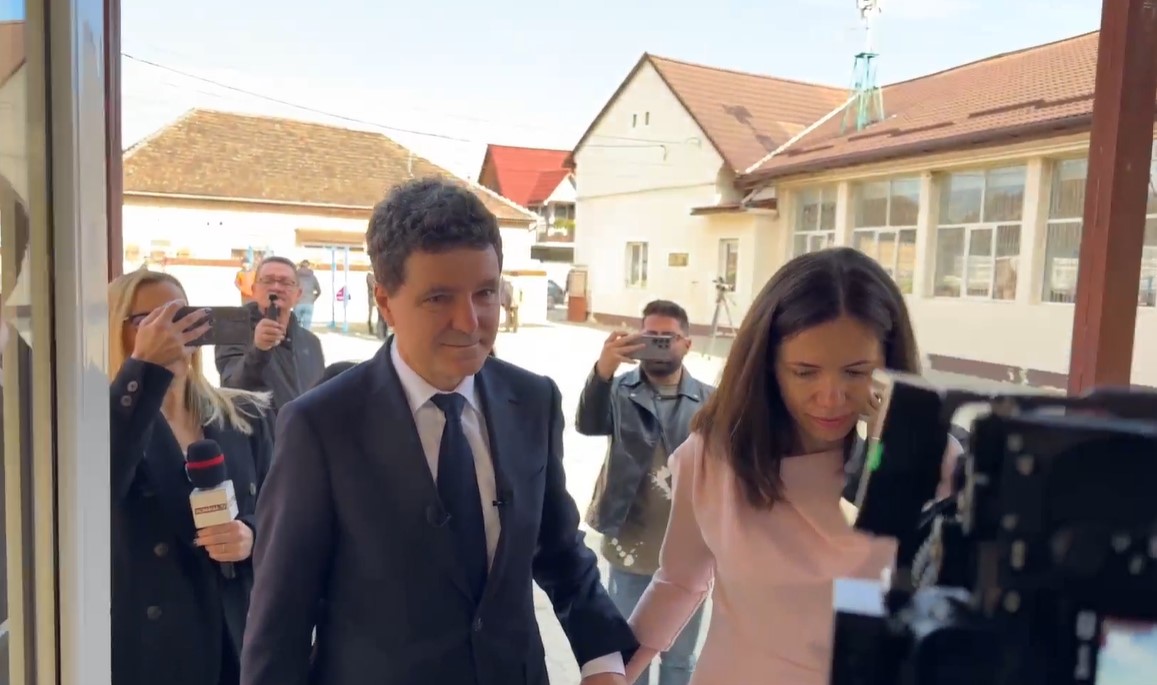 Ce a spus Iulia Albu despre ținuta purtată în ziua votului de Mirabela Grădinaru, partenera lui Nicușor Dan