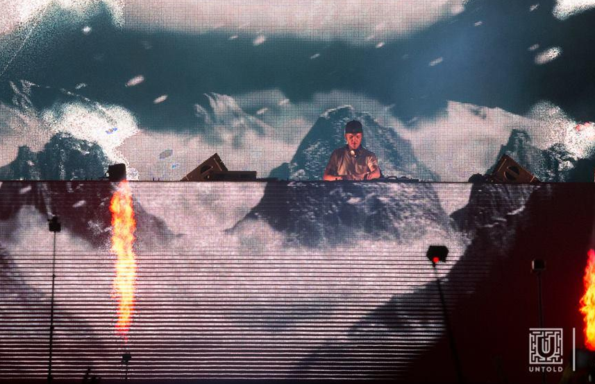 FOTO&VIDEO/ Avicii a fost în România, la festivalul Untold, în 2015. DJ-ul a strâns 60.000 de spectatori