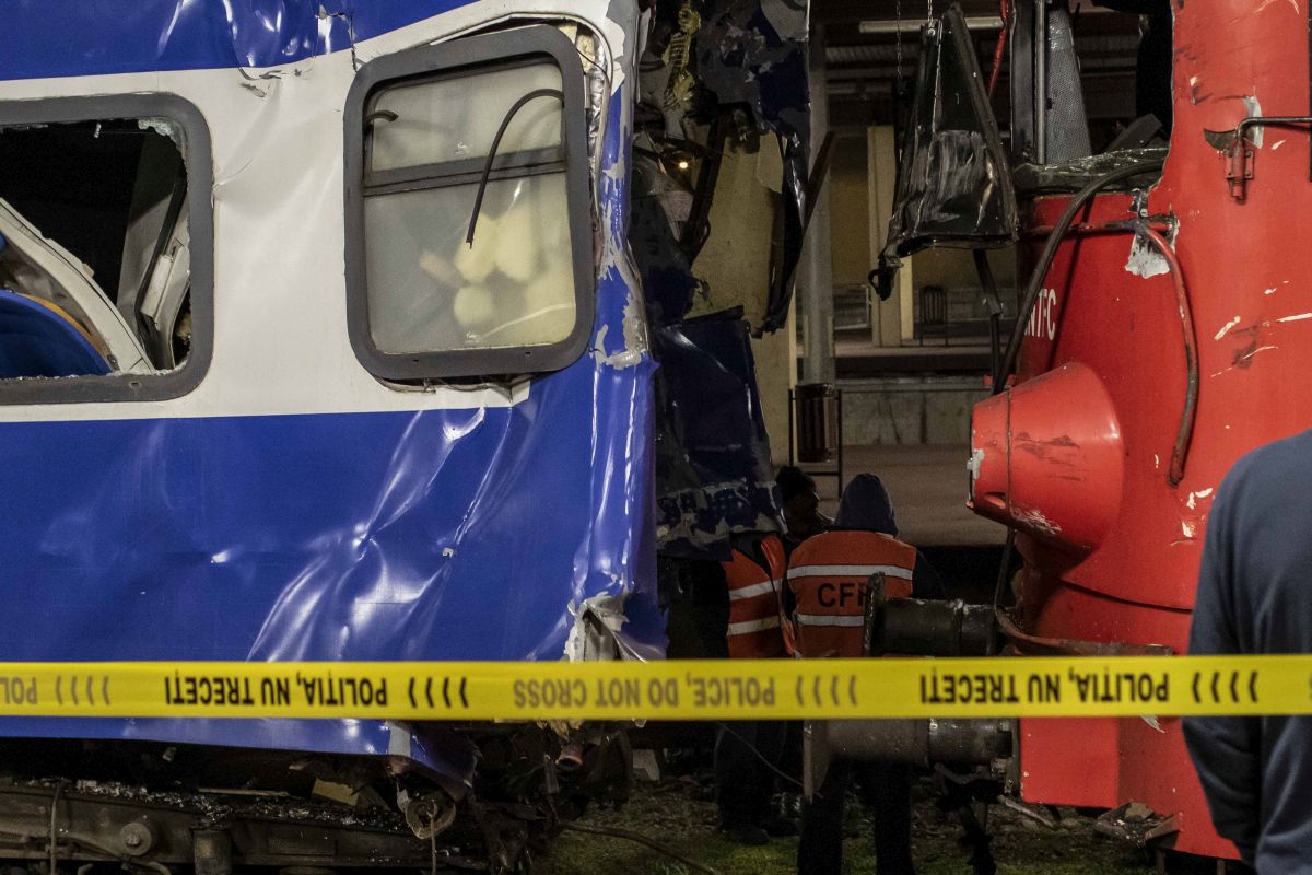 Impact violent în gara din Galați între o locomotivă și trenul la care urma să fie cuplată. O femeie, conductorul trenului, a murit la spital