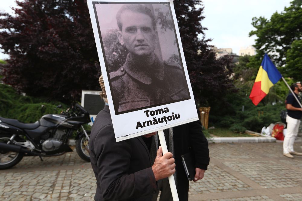FOTO/ Ziua națională de cinstire a martirilor din temnițele comuniste a fost comemorată în Piața Revoluției
