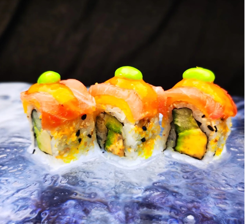 Ce prețuri are Cătălin Scărlătescu la restaurant. Cât costă o porție de sushi, de paste sau o salată