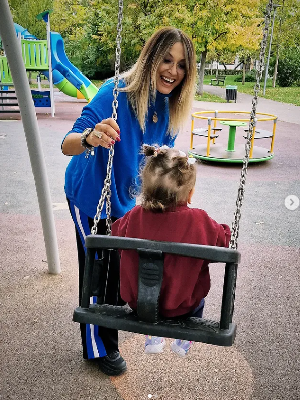 Anca Țurcașiu adoră să fie bunică, dar fiul și nora nu au lăsat-o încă singură cu Zoe. „N-au vrut niciodată. Ne întâlnim în parc”