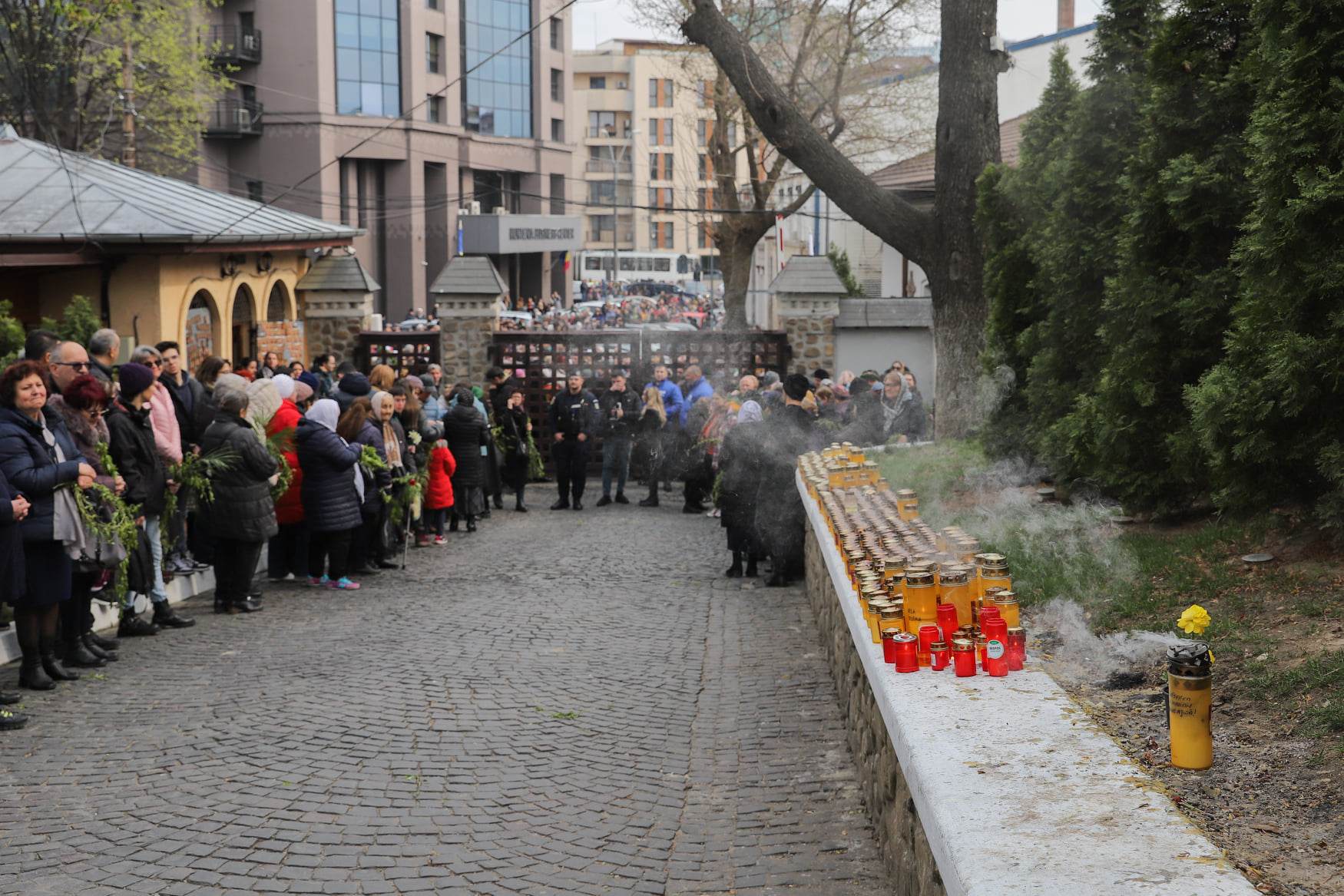 Pelerinaj de Florii în București. Sute de oameni au luat parte la procesiune. Traficul a fost restricționat. FOTO