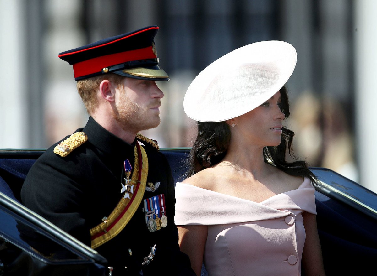 VIDEO | Meghan Markle a încălcat din nou protocolul regal printr-un gest neașteptat față de prințul Harry