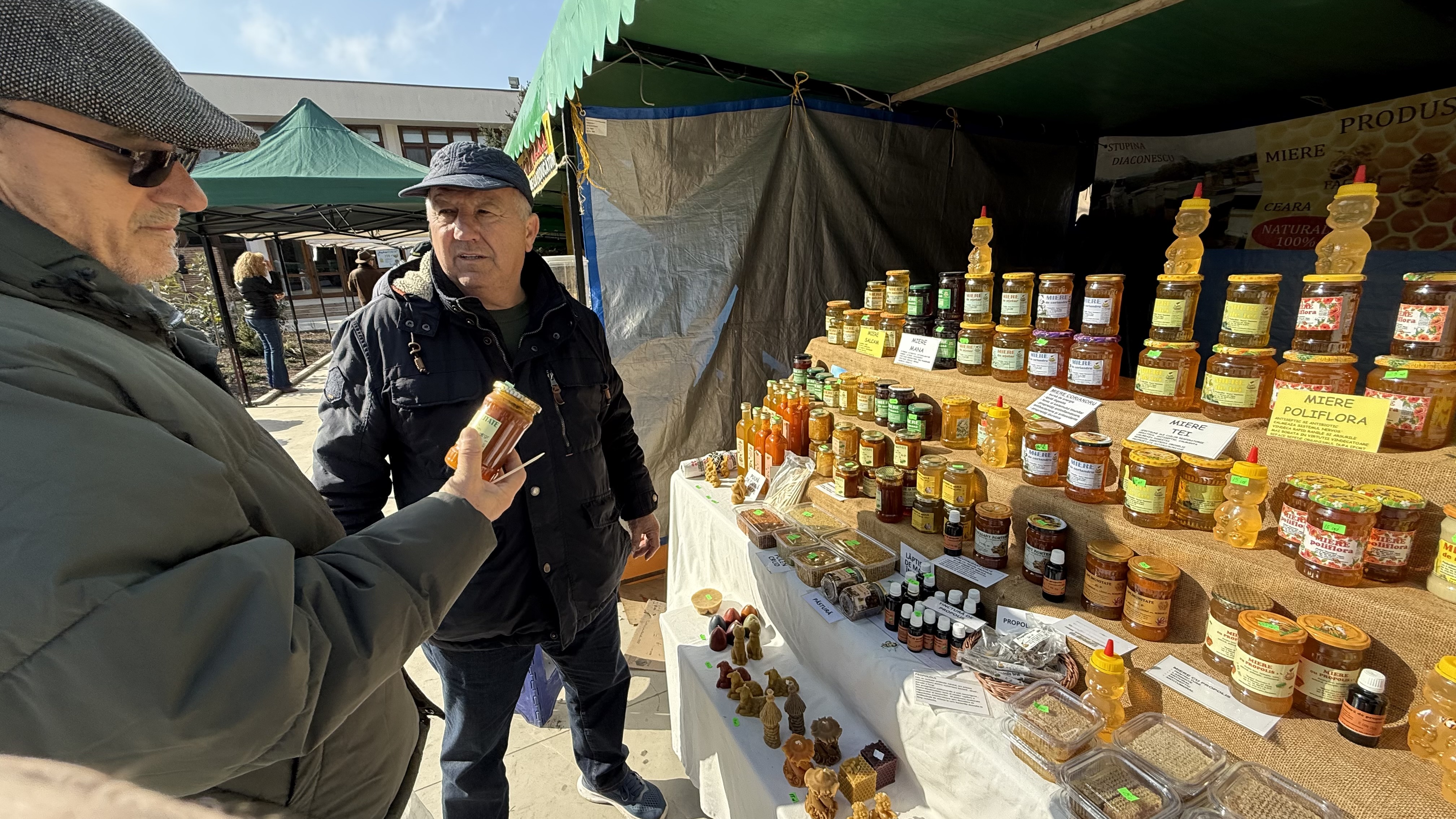 „Băutura dacilor de pe vremea lui Burebista” se vinde în București! Poveștile oamenilor din spatele mierii