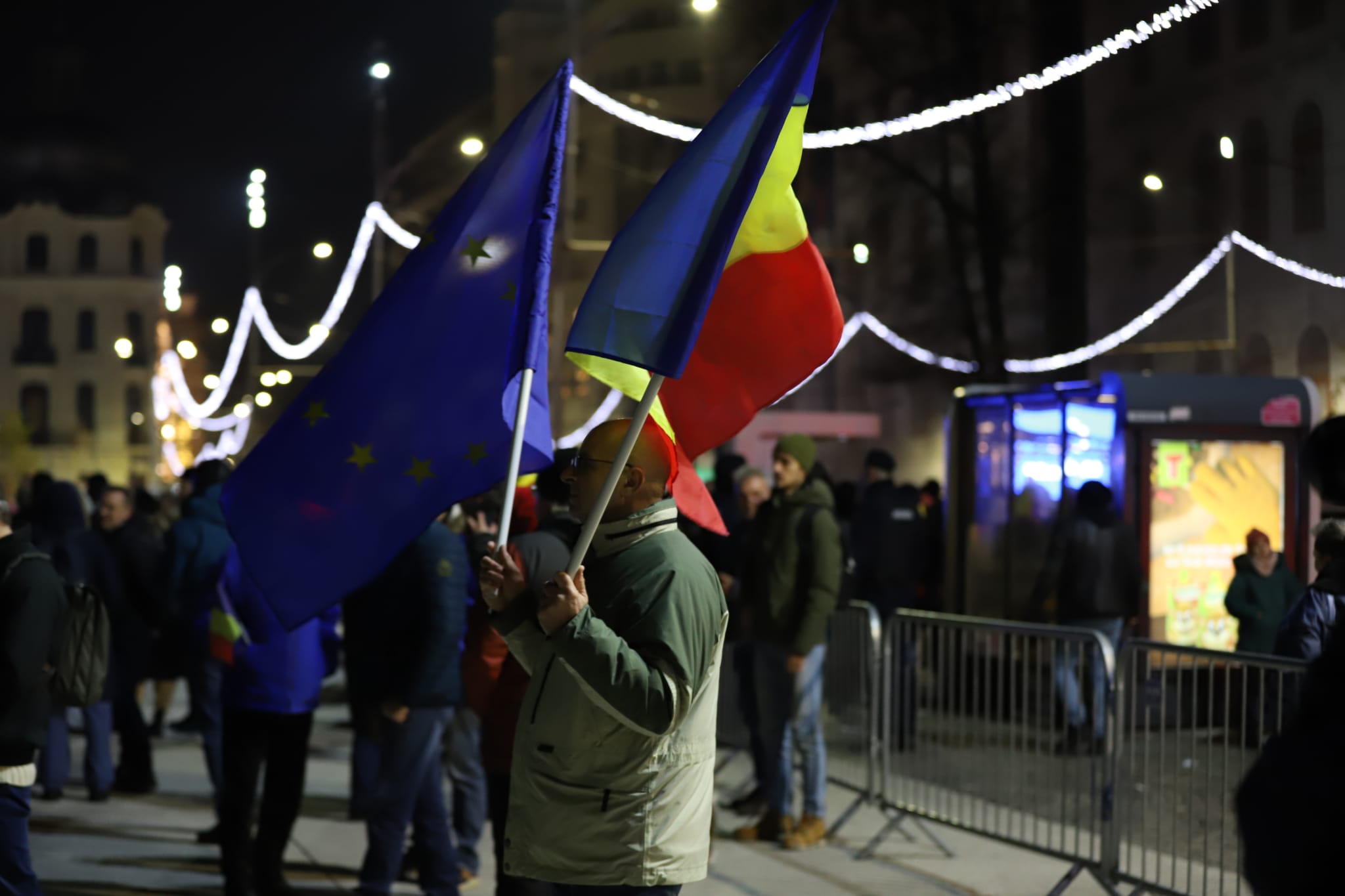Miting pro-Europa în Piața Universității din București, cu 3 zile înaintea turului 2 al alegerilor prezidențiale